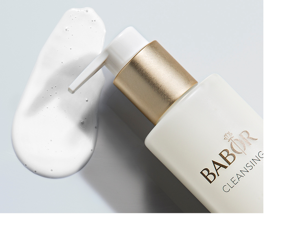 BABOR reinigingsmelk Cleansing Milk loopt uit de fles BABOR reinigingsmelk Cleansing Milk loopt uit de fles