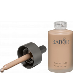 "Vloeibaar poeder" voor een levendig-matte teint. Mattifying Foundation 02 natural