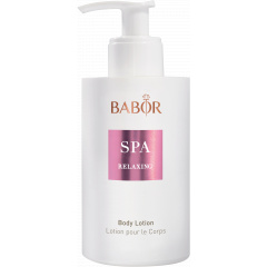 Heerlijk verzorgende lichaamslotion met een bloemige, houtachtige geurcompositie gecombineerd met een ragfijne noot van lavendel. Body Lotion
