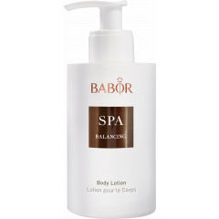 Verwennende, luchtige lichaamslotion met een geurcompositie van bergamot, ceder en vanille. Body Lotion